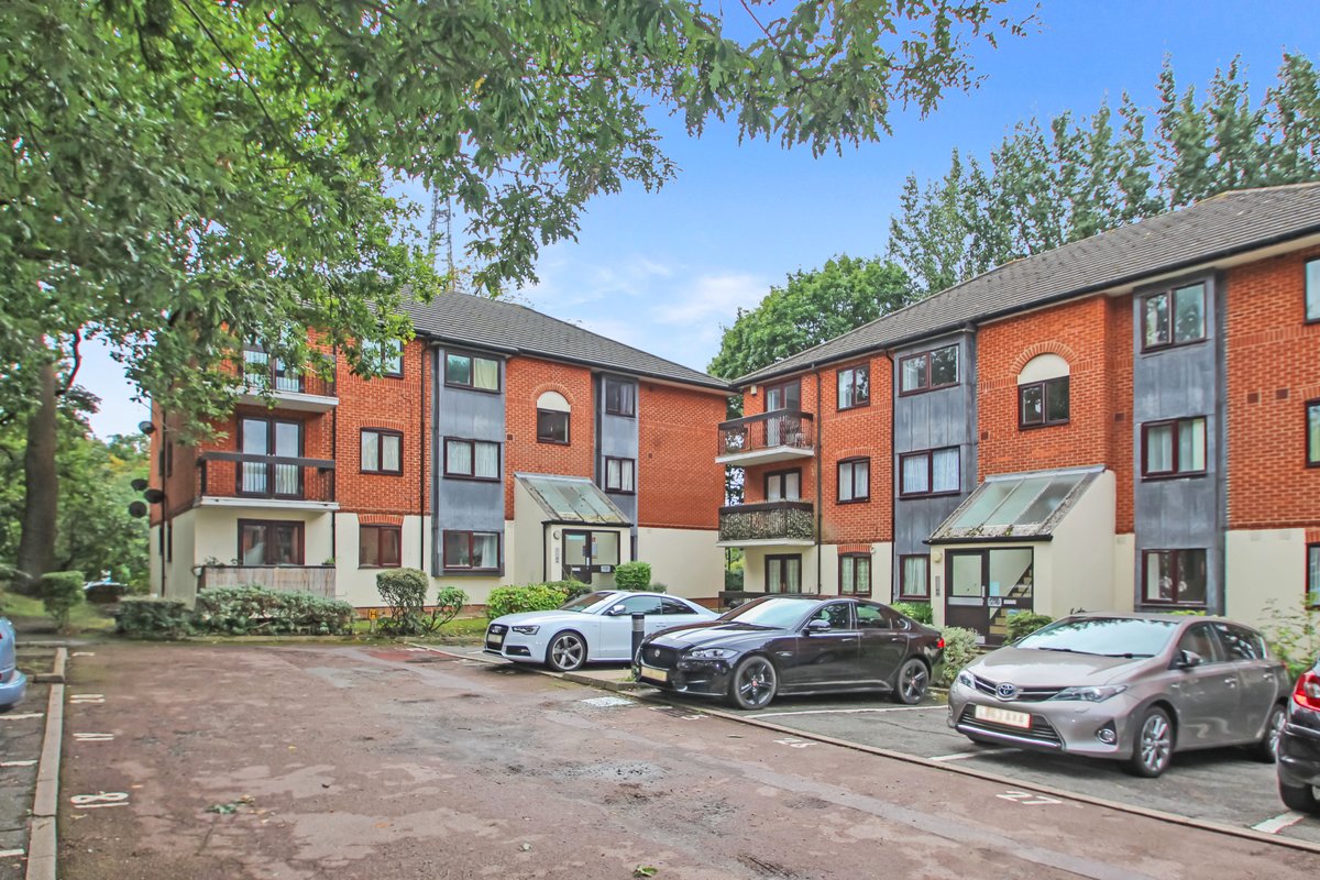 Wavel Place, London SE26 6SF Asking Price £295,000
newmove.co.uk/notice.php?q=1…