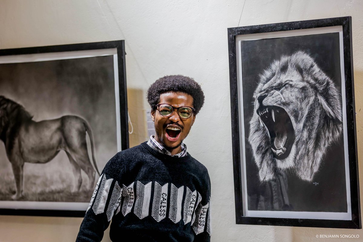 BinetPaul_az's tweet photo. J'ai passé des instants extraordinaires avec les #carnivores 📷📷📷 dans l'expo #Mwitu de @DavidBolton_Art  à l'Institut Français de Goma . Bravo à l'artiste
📷Benjamin Songolo

#Mwitu #crayon #dessin #tableau https://t.co/c8I1iZ1RCS