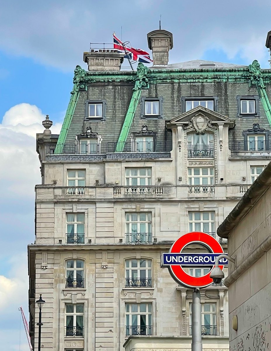 “ If you're blue, and you don't know where to go to, Why don't you go where fashion sits? Puttin' on the Ritz…” 📍The Ritz, Piccadilly, #London #Hotel #TheRitz #architecture #icon #LondonUnderground #tube #photo