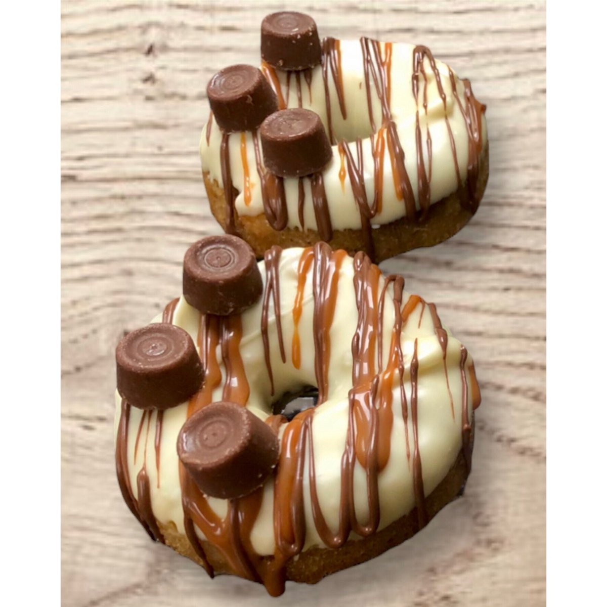 alwaystimefora's tweet photo. Blondnuts! A blondie in the shape of a doughnut. These are a great way of trying different flavours, as if you order 6 you can order up to 3 different flavours 👍🏻 DM me. #blondnuts #blondies #caramel #rolo #lemoncurd #biscoffspread #raspberryjam #jammiedodgers #homemade #moreish https://t.co/t6c8nQKX58
