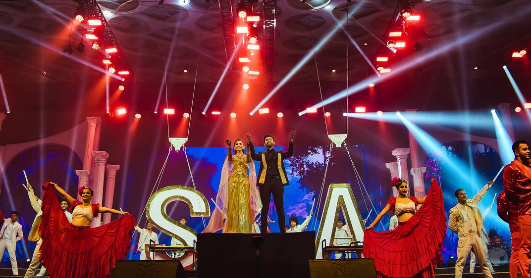 A splendid entry to set the stage for an evening to remember!
#KkingsEvents #LuxuryWeddingPlanners #Wedding #WeddingPlanners #PlanningAWedding #MumbaiWedding #IndianWedding #WeddingInspiration #DestinationWedding #Bookmark #WeddingPlanning #Sangeet #CoupleGoal #weddinginspiration