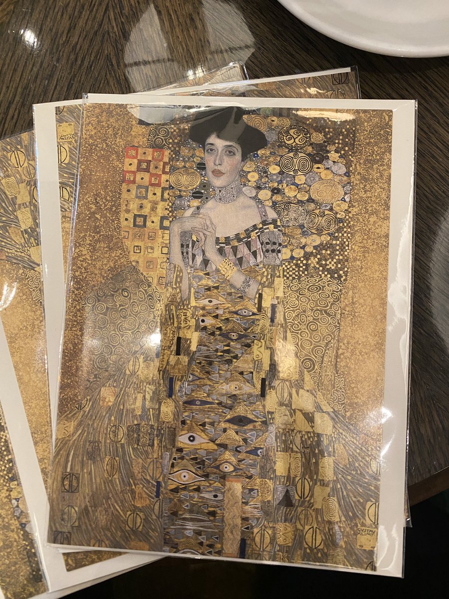 Visiting the Neue Gallery in NYC had me wanting to go back to the Secession in Vienna… I love Klimt’s gold paintings 🤩 #art