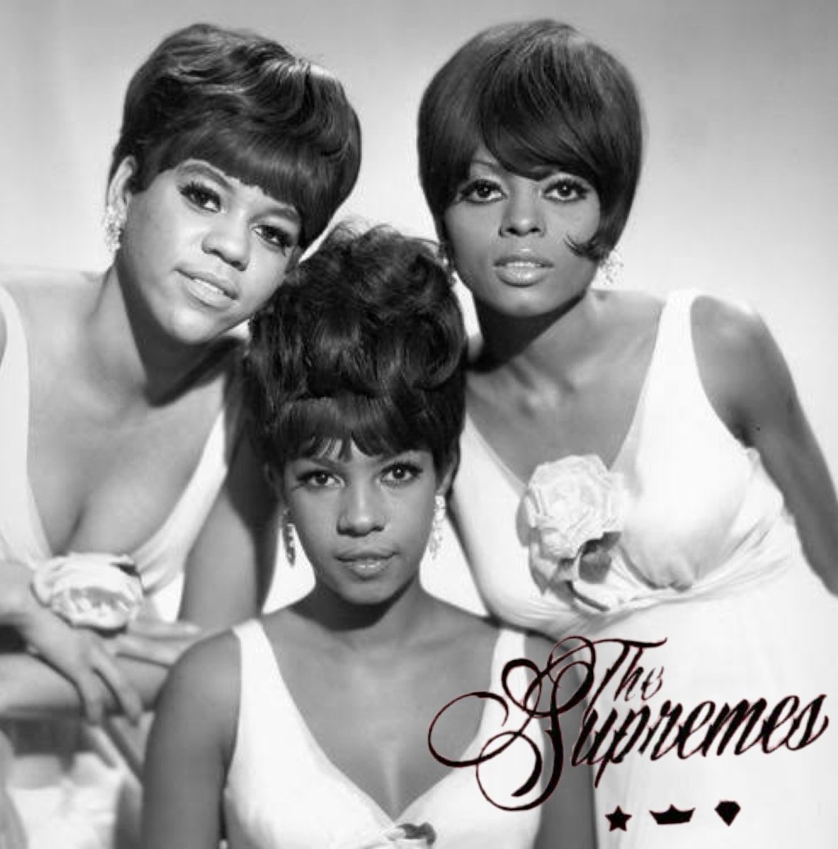 The Supremes を聴いています。
女性3人組のR&Bグループ。
前身のThe Primettesのときは4人組だったそう。
ダイアナ ロスがいた事で有名。
スプリームス(ズ)なのか、シュープリームス(ズ)なのか？^_^
#rockbarsid #rockbar #thesupremes #dianaross #randb #motown #soulmusic #popsoul #usa