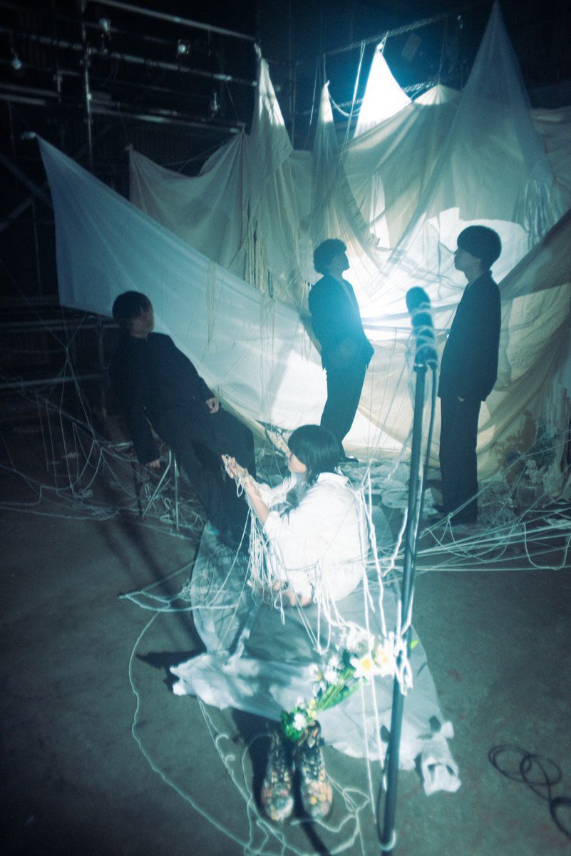 h_h_s_band's tweet photo. 【 MV Shot 】

new digital single 『綺麗な骨』

📸by (@netarouo ) https://t.co/8CZnKw4DEu