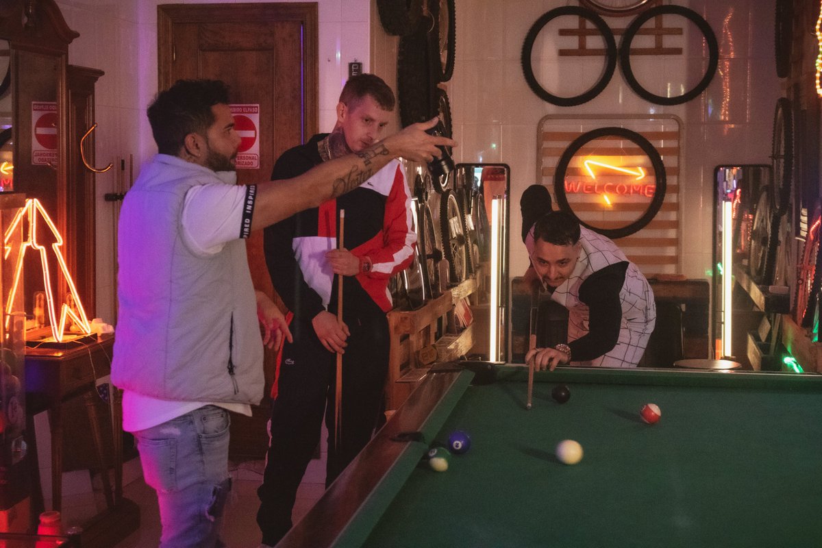 PekkuStudio ⚡ Neon Studio ⚡ tweet media