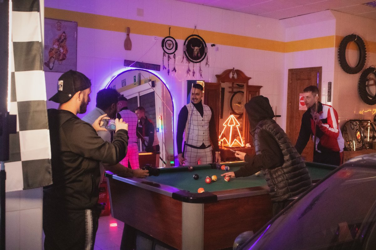 PekkuStudio ⚡ Neon Studio ⚡ tweet media