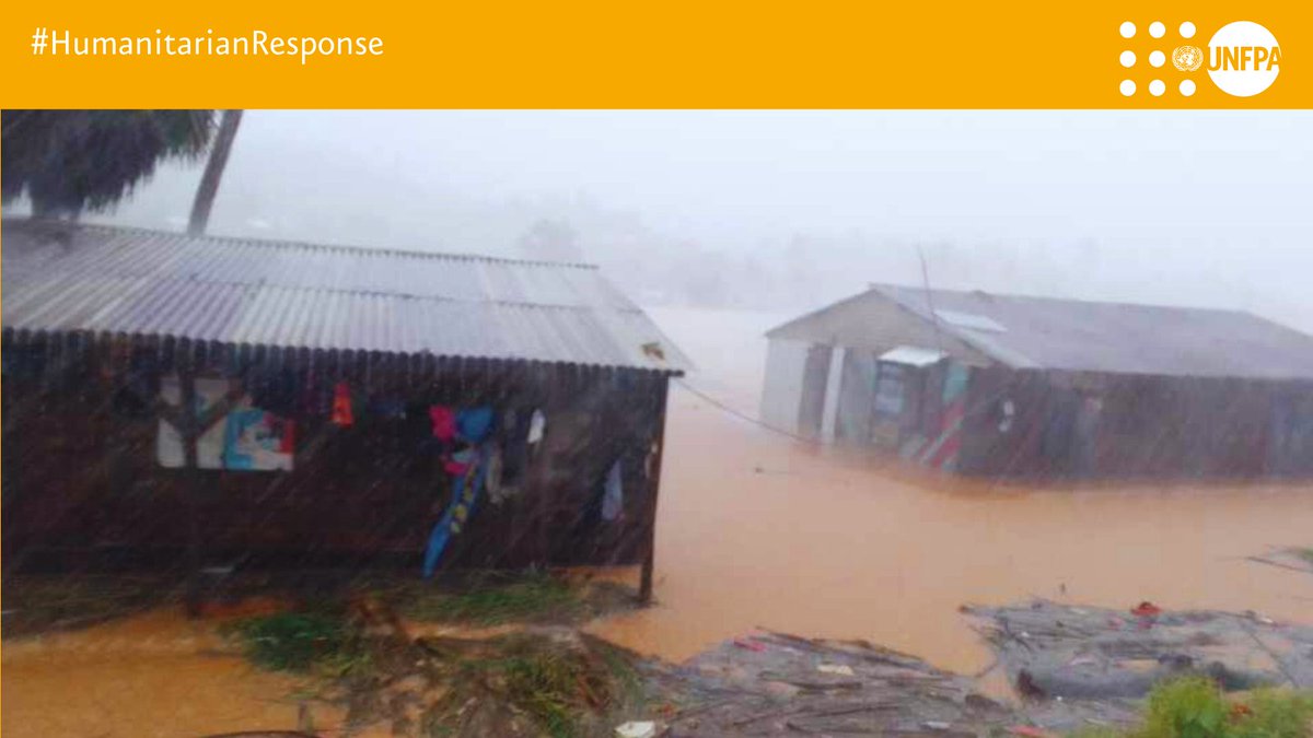 Joining forces w/ Min. of Pop to strengthening the resilience & hope of 24,000+ people affected by cyclone #Gamane in northern Mdg🇲🇬.

📸 2,000+ ppl placed in shelter sites have been sensitized to #GenderBasedViolence prevention & received moral support.

#Resilience