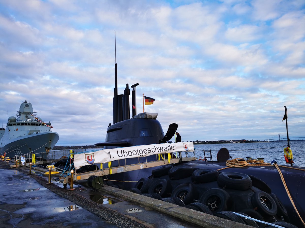 Vergangenes Wochenende war Open-Ship auf U31 in Fredericia, Dänemark. Während der Feierlichkeiten zum 75-jährigen Bestehen der #NATO nutzten über 250 Interessierte die Chance auf einen Rundgang über das #UBoot – allen voran der dänische Verteidigungsminister Troels Lund Poulsen.