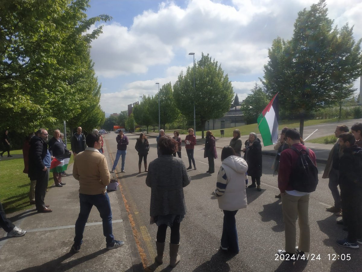 Uniovi por Palestina: concentración frente a la Facultad de Biología