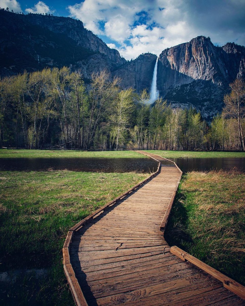 Walkways and waterfalls in Yosemite National Park. ⁠
•⁠