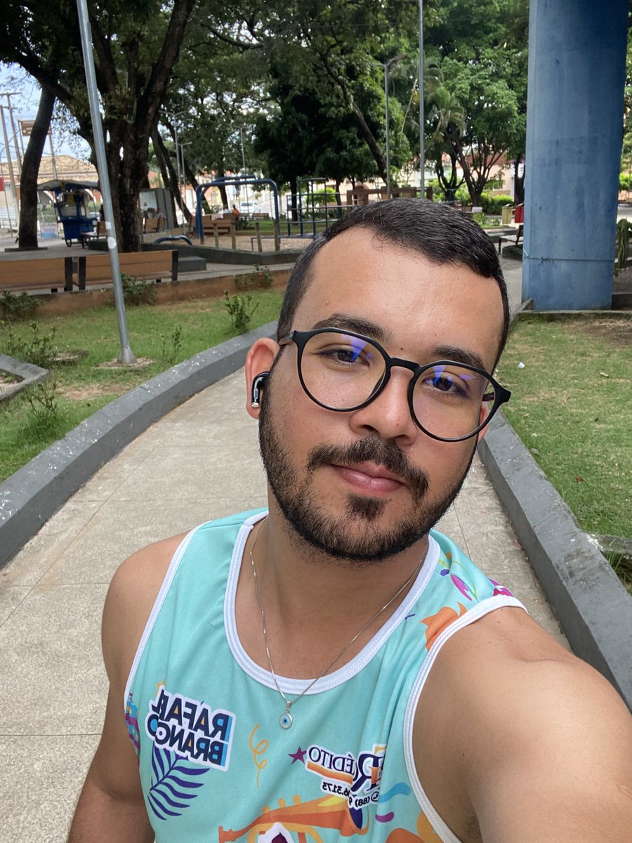 Fabruno26's tweet photo. Fingindo costume https://t.co/Kg8X4GAUcd
