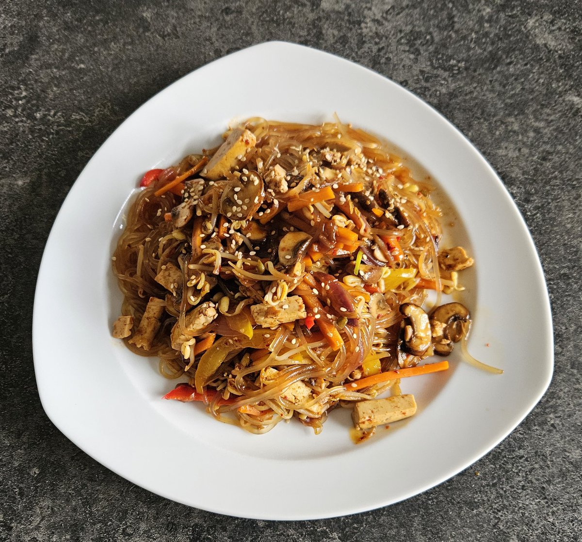 Essen und so ‼️ 

Korean style Japchae noodles 😋

#vegan #koreanfood #foodphotography #twittersupperclub