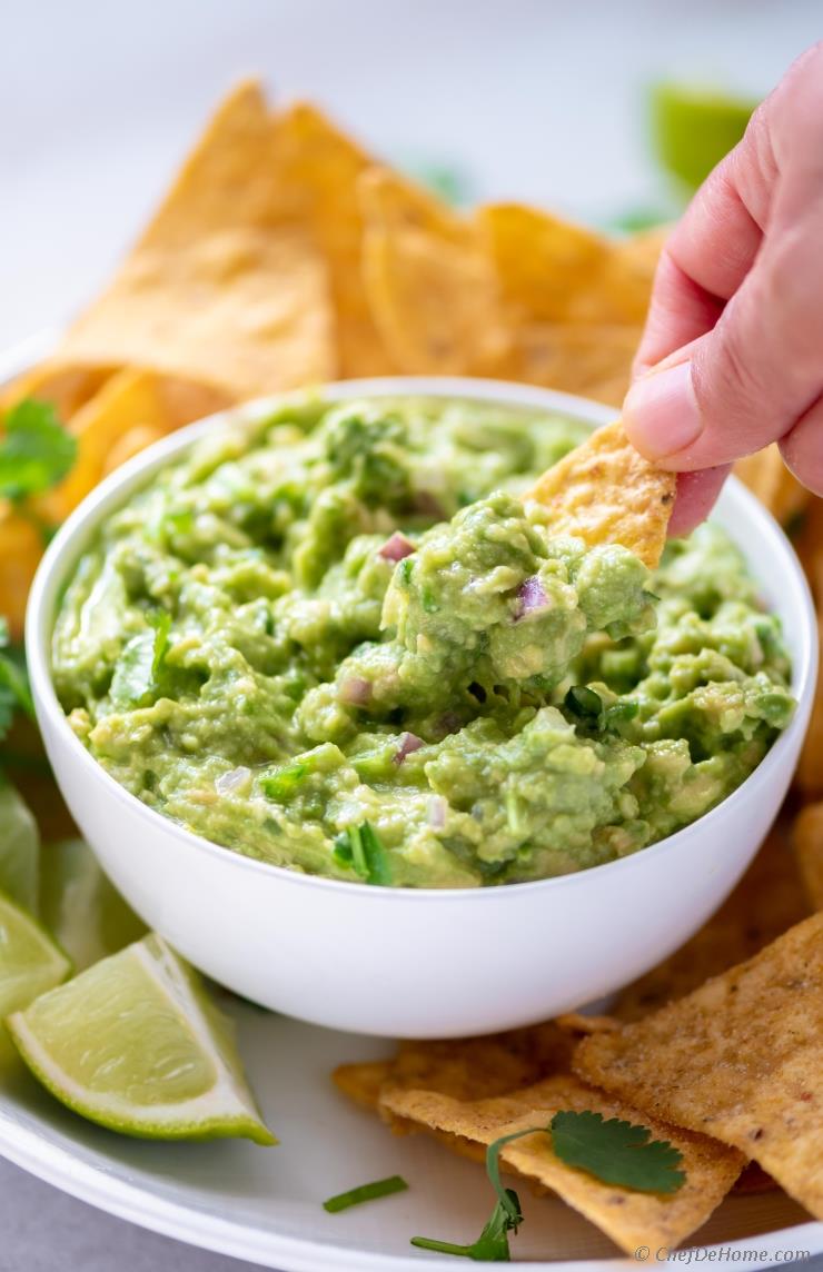 Guacamole 👉chefdehome.com/recipes/936/gu… Traditional piquant #Guacamole made right with whole simple 6 ingredients.This real easy guacamole recipe is only one you need for all entertaining. This homemade #dip is must-have in every party.