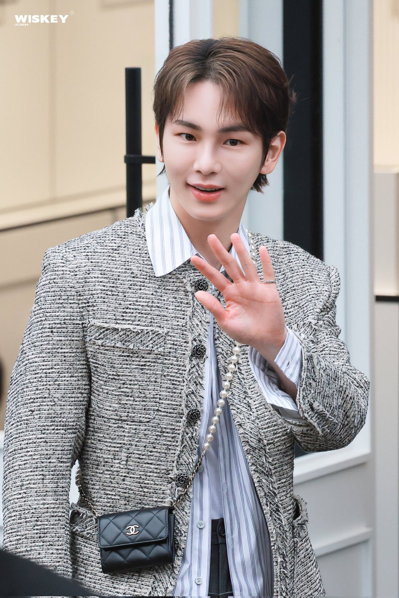 WisKEYforKEY's tweet photo. 240423 샤넬 팝업

#키 #기범 #KEY #キー https://t.co/4DFwanuhm3