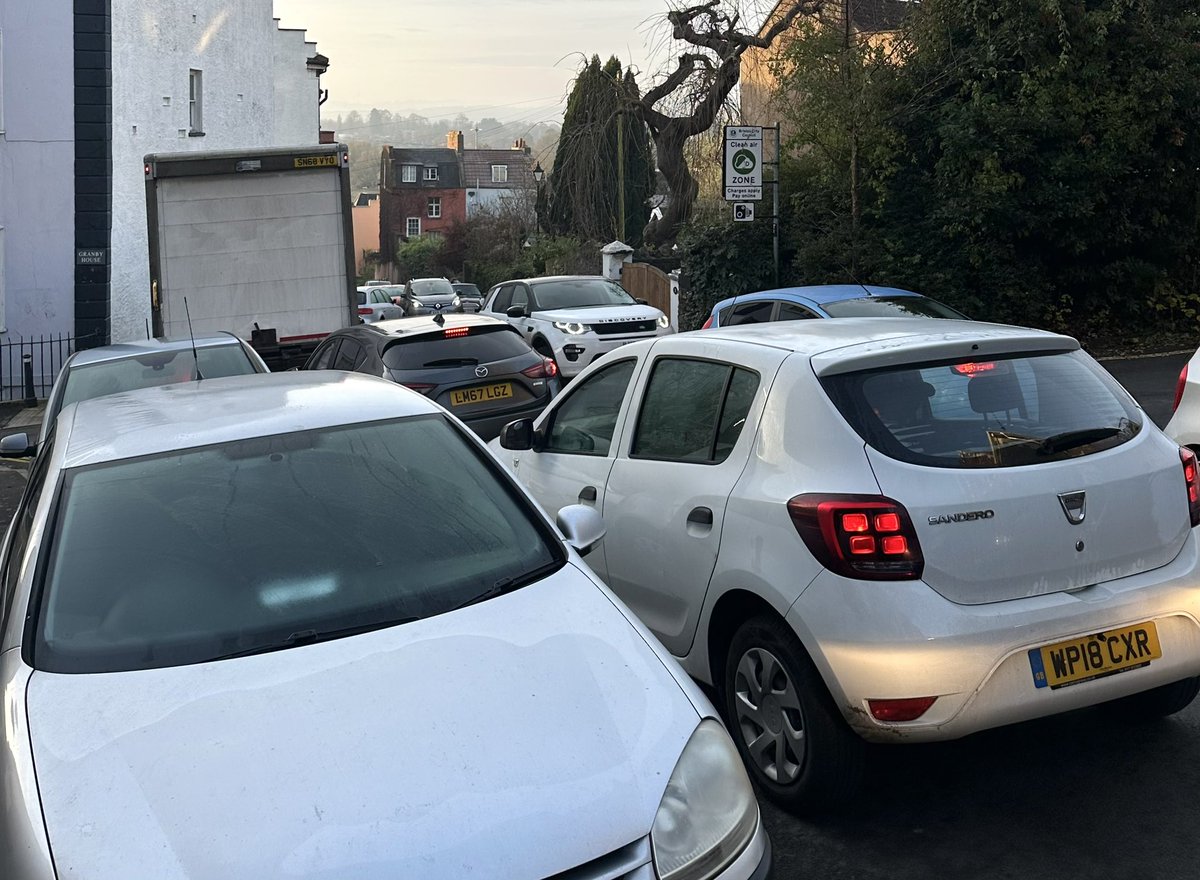 After the fun of #KidicalMass on Saturday we’re back to real life…

This junction is 50m from our school.
🚘There are too many cars, moving and parked, for the narrow roads
🦓No crossings
👁️No clear sightlines so kids can walk or cycle safely
💨Bad air quality

#StreetsForKids