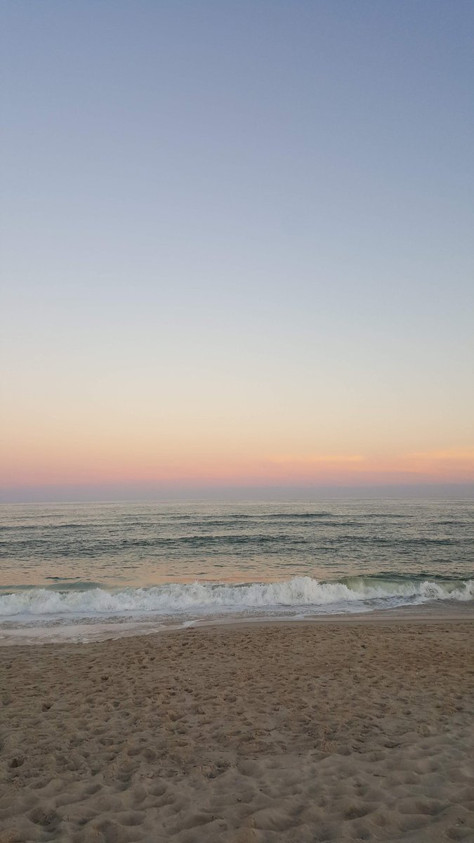 #waterWednesday

Some pastel skies over a lonely beach