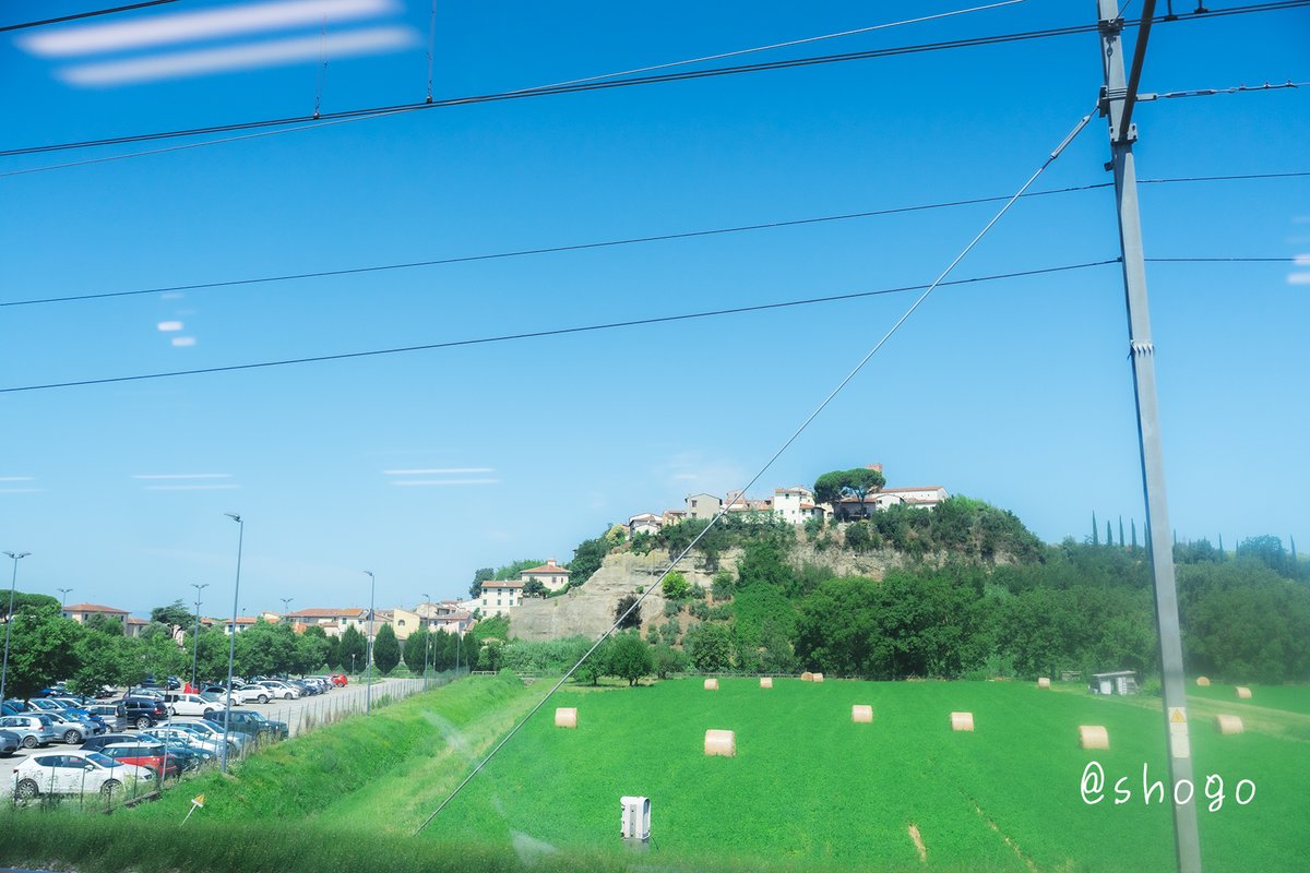 フィレンツェからピサへ向かう

高速鉄道の車窓から・・・

#これソニーで撮りました 
#italo