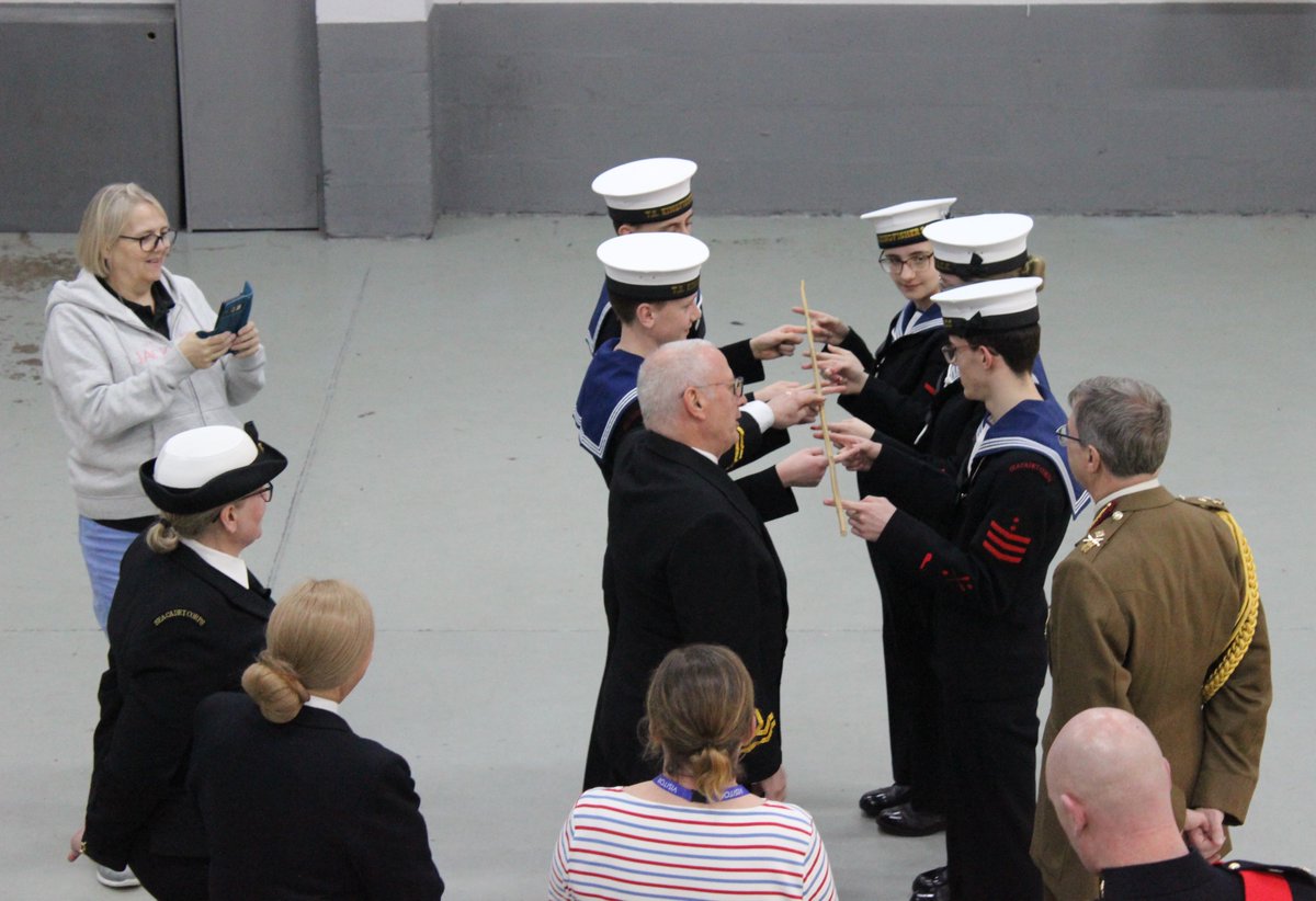 A fantastic visit for @RedditchSeaCdts from Major General Tim Hodgetts CB CBE KHS OStJ DL, Surgeon General to HM Armed Forces. After sharing an inspiring talk about his extensive military and civilian medical career, the #SeaCadets showcased their skills - a great evening!
