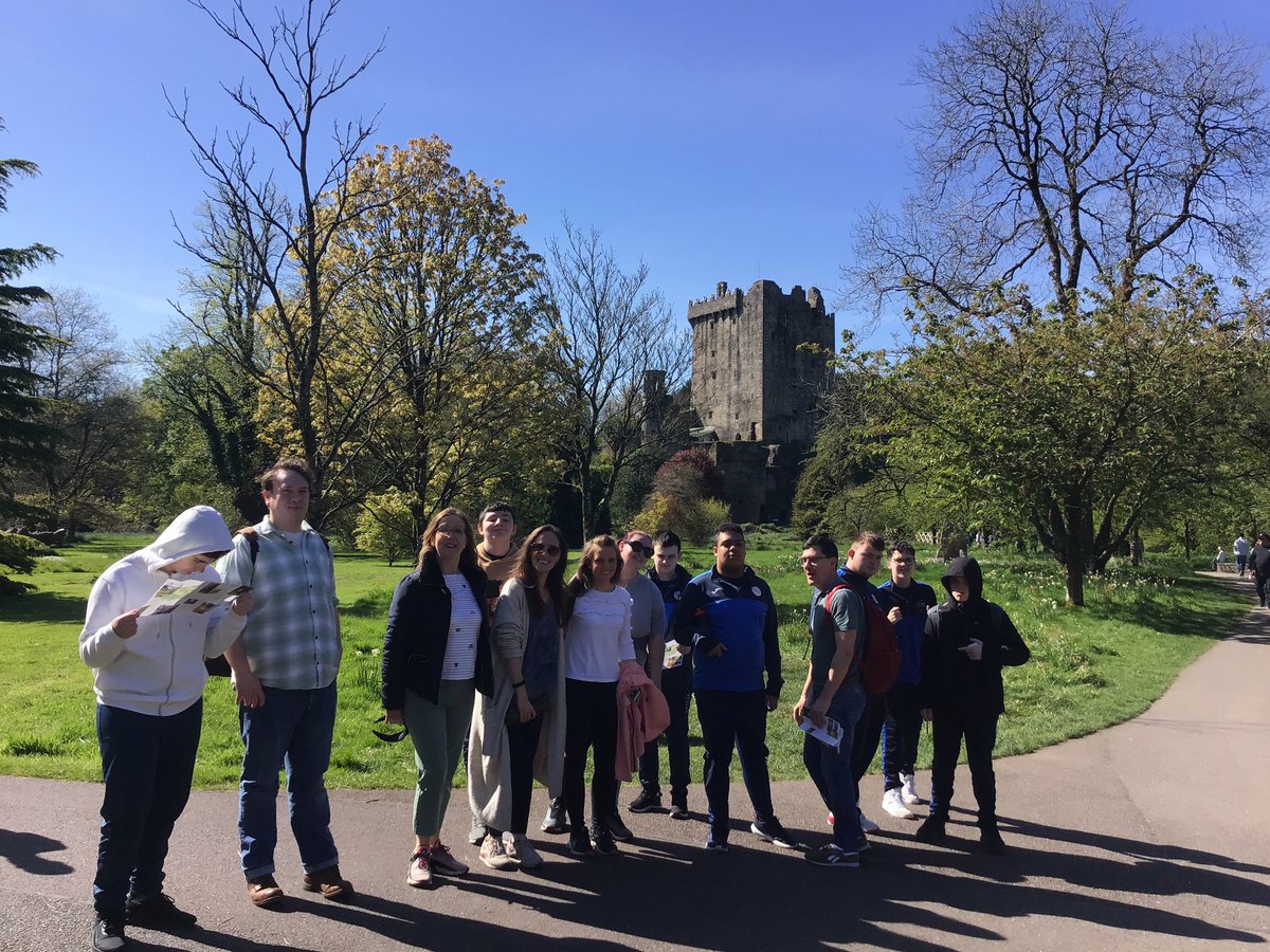 Students had a fantastic time in Blarney on Tuesday visiting Blarney Castle. Thanks to Ms. McCarthy for arranging same and our local Gardaí for bringing our students in their bus 🚌 @gctms @corketb @gardainfo