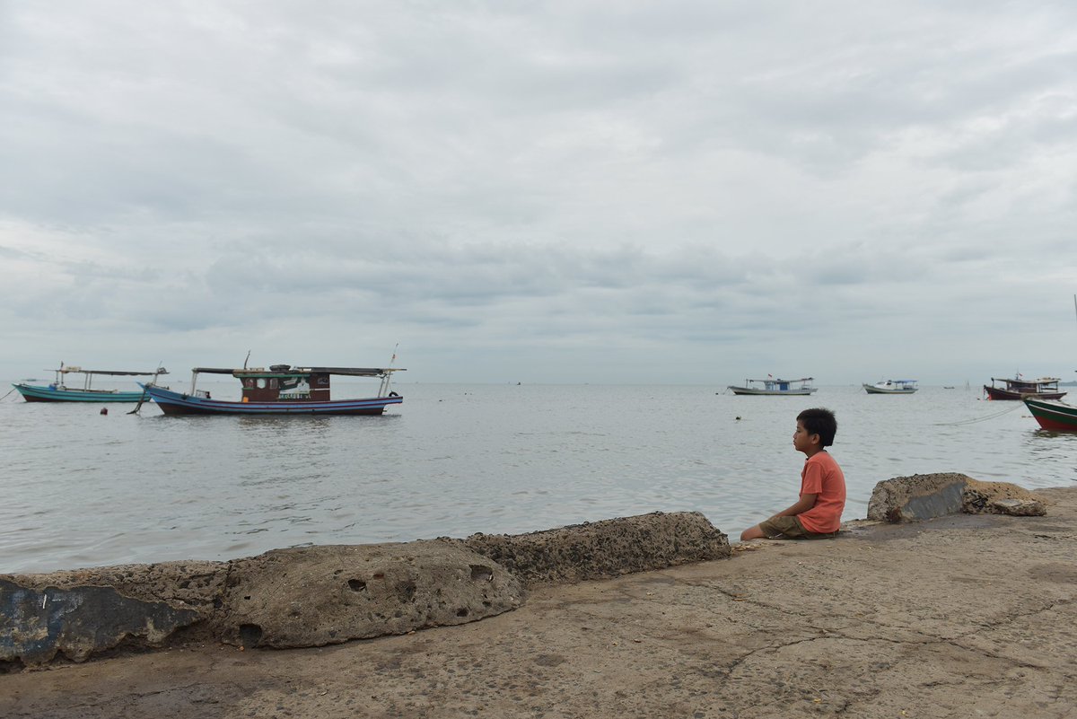 BioskoponlineID's tweet photo. Film tentang bocah yang nemuin sex doll di laut. Kirain buat apa, ternyata...... 😭😭 https://t.co/GSSpTvcBWn