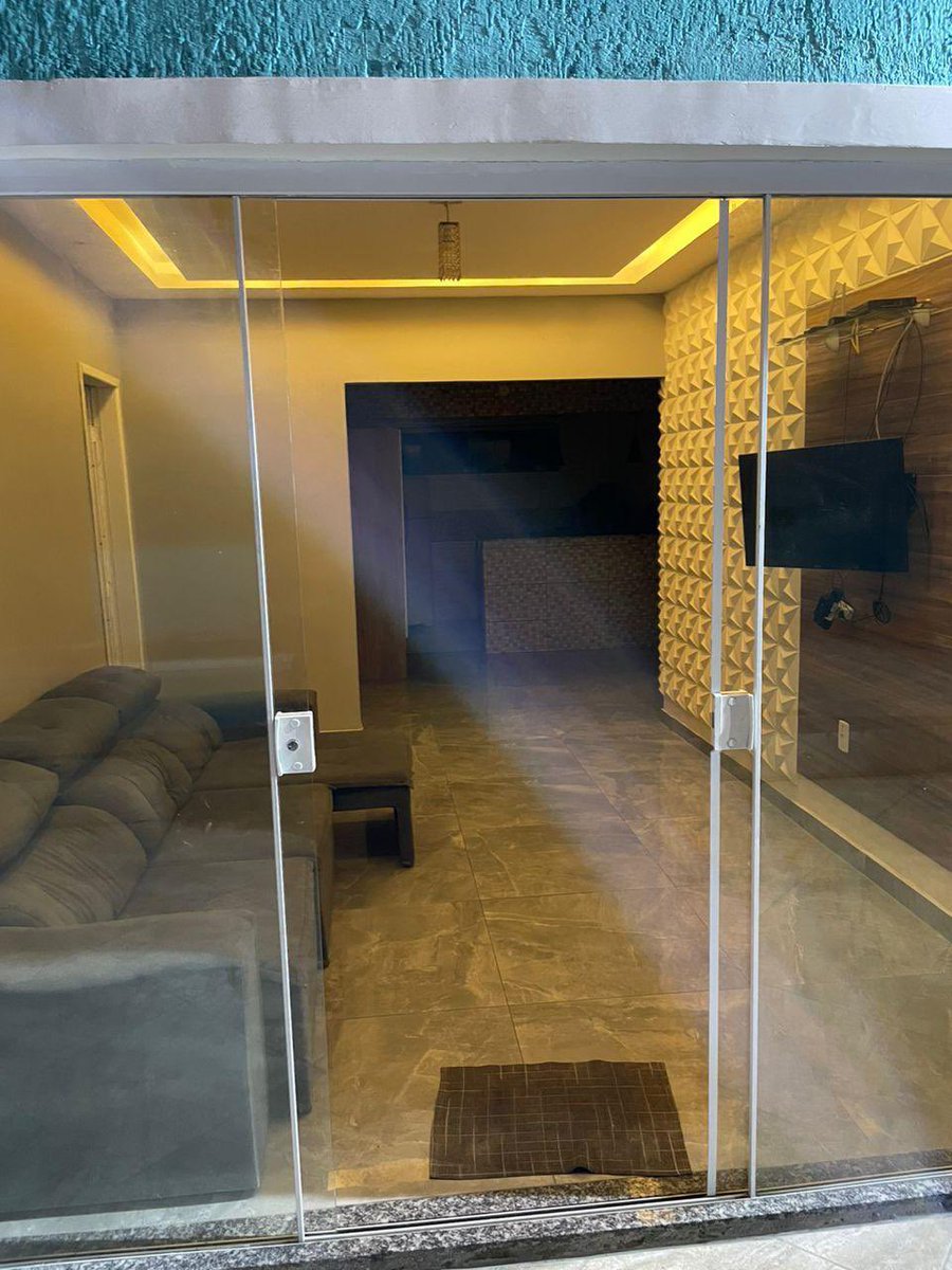 Thaiany0511's tweet photo. 🚨🚨🚨PROMOÇÃO🚨🚨🚨
Alugo casa em arraial do cabo, composta por 4 suítes todas com as condicionado, sala, cozinha, área gourmet, piscina, Wi-Fi, tv a cabo..Tudo isso por apenas $1999 ate 15 pessoas, a casa fica Localizada na praia dos anjos vai ficar de fora não né? 21964775115 https://t.co/WViwohkww5