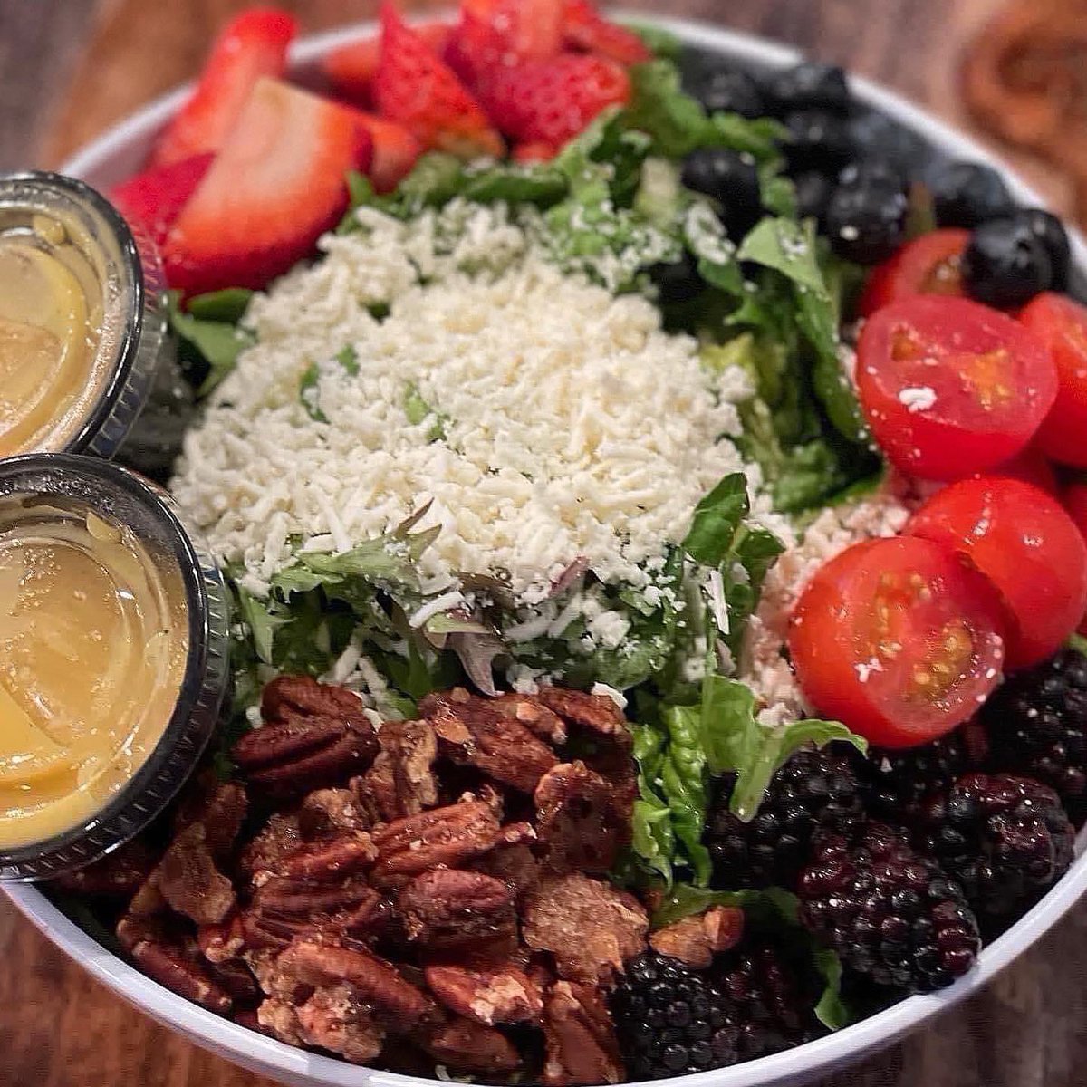 Add our Berry Good Salad to your Wednesday lunch or dinner plans!! 👉 Seasonal berries, tomatoes, spiced pecans, feta and our citrus vinaigrette. -DELICIOUS!!! #urbancookhouse #eatfresh #BuyLocalEatUrban #UC #salads