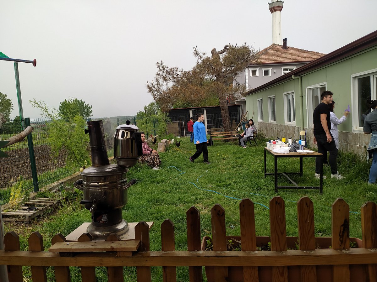 sehit_lan's tweet photo. Tatilde gerçekleştirdiğimiz okulun iç bakımından sonra dış mekanların düzenlenmesi çalışmaları başladı. Öğretmenlerimize teşekkür ediyoruz. 
Osmanbeyli Şehit Mustafa Pilan Özel Eğitim Uygulama Okulu Bafra https://t.co/cDue5dWJnD
