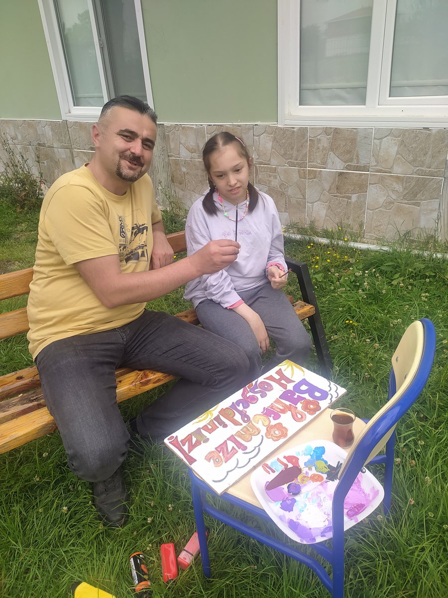 sehit_lan's tweet photo. Tatilde gerçekleştirdiğimiz okulun iç bakımından sonra dış mekanların düzenlenmesi çalışmaları başladı. Öğretmenlerimize teşekkür ediyoruz. 
Osmanbeyli Şehit Mustafa Pilan Özel Eğitim Uygulama Okulu Bafra https://t.co/cDue5dWJnD