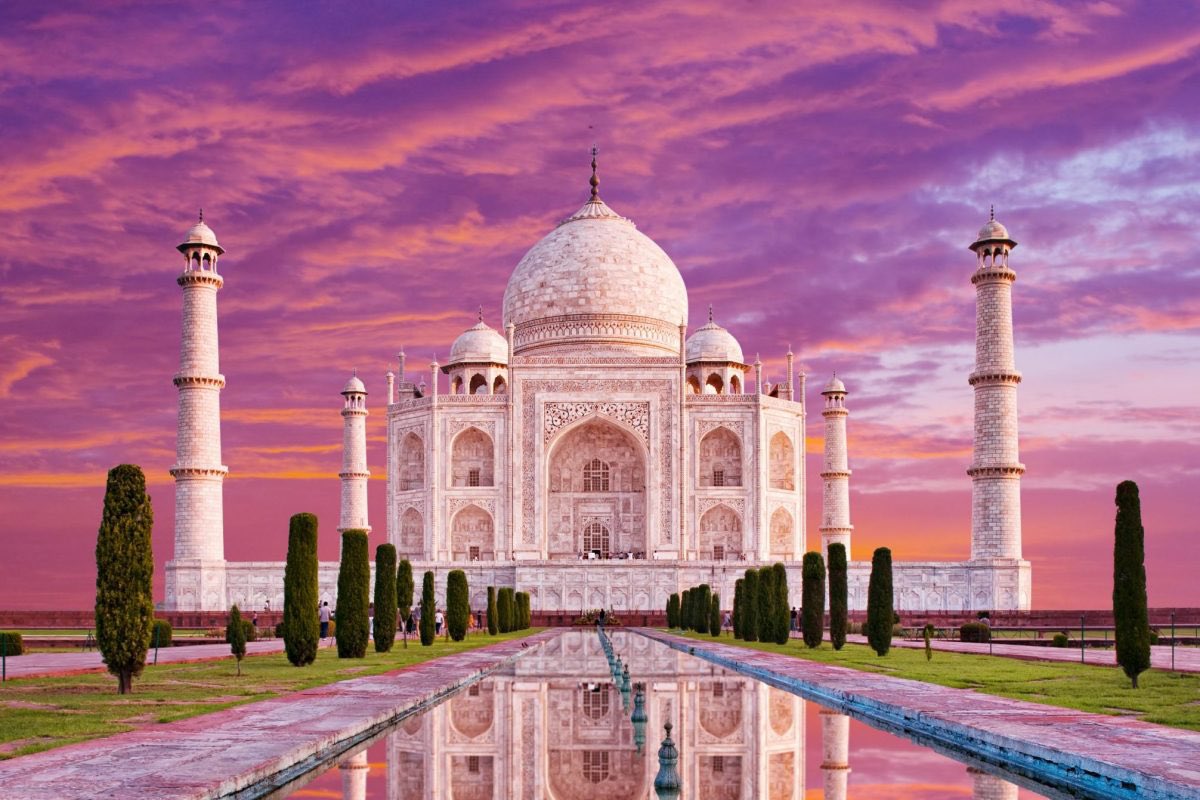 Indigenous subcontinental architecture has nothing to show for. It’s technically rudimentary and structurally primitive. The ornamentation is tacky and flamboyant. Later Islam introduced Persian architecture to India, and save the day. Taj Mahal > all Hindu temples, judging from
