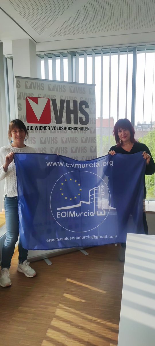 Nuestras compañeras del @EoiAleman , Carmen y Anna, están en Viena de #jobshadowing  con #ErasmusPlus

#AprenderObservando
#FormacionContinua

@sepiegob