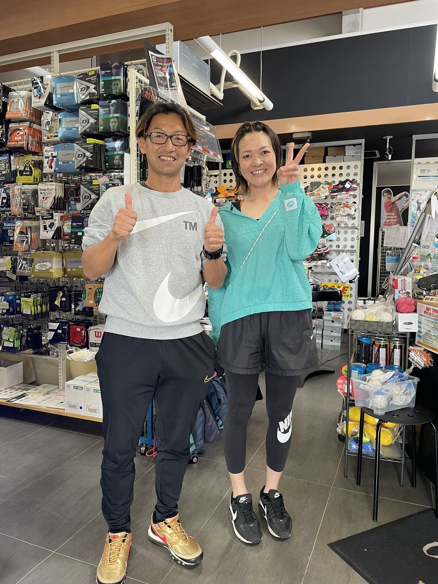 ts_rally's tweet photo. ITCソフトテニススクール
真砂マジックでおなじみの
真砂コーチと池本コーチが
ご来店くださいました！
ありがとうございます😊

末永くよろしくお願いします
#ソフトテニス
#softtennis #神戸テニスショップ
#ソフトテニス専門店 https://t.co/qMtDZEhSXv
