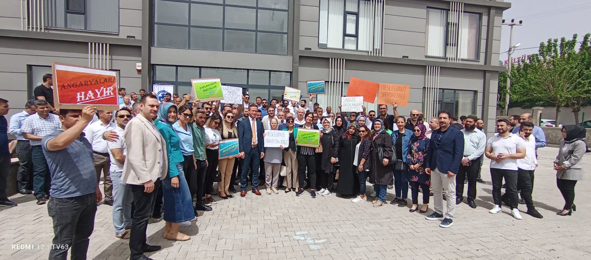 Oda hizmet binamız önünde, Mesleki sorunlarımıza çözüm çağrısı yaptık. Taleplerimizin en kısa zamanda yerine getirilmesini diliyoruz. Aksi taktirde haklarımızı aramak için eylemlerimize devam edeceğiz. Basına ve Meslektaşlara teşekkürler. <a href="/HMBakanligi/">T.C. Hazine ve Maliye Bakanlığı</a> <a href="/gibsosyalmedya/">Gelir İdaresi Başkanlığı</a> <a href="/turmob/">TÜRMOB</a>