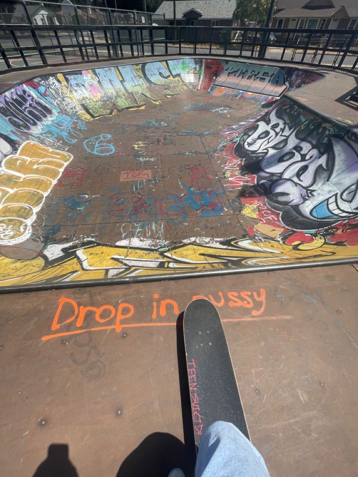TheLix_Way's tweet photo. Wassup peeps, I'm the one-of-a-kind aspiring skateboarder champ, Felix! Stoked to do the gnarliest tricks in town steezy~

Oh- Got the police behind my back? Better start rolling, catch 'ya later! https://t.co/HfBSllYr8t