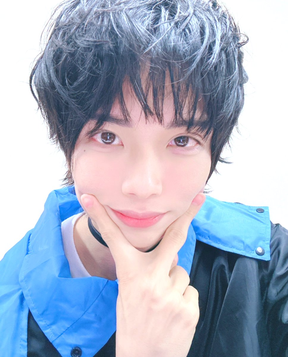 GB_so_shion's tweet photo. 足元悪い中☔️路上ライブ見に来てくださったみなさん、足を止めてくださったみなさんありがとうございました🎶 雨で沈んだ気持ちもライブを見て心温まれば嬉しいです🩵

次は4/26(金)の柳ケ瀬ANT定期公演にライブがあるよ👍みんな待ってるよん🩵 https://t.co/oybhsrzNMv
