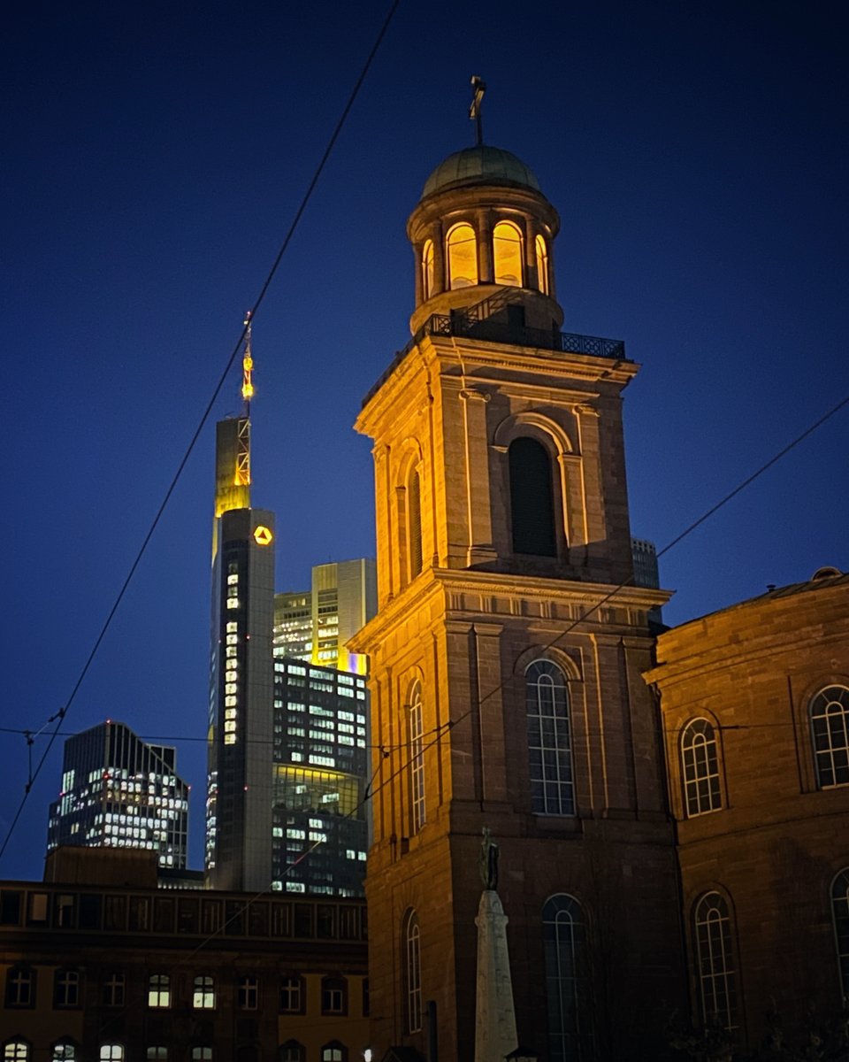 Die "Nacht der Museen" verspricht nicht nur seltene Einblicke in Frankfurts Kulturlandschaft. 🧐 🎭 Auch die Paulskirche bleibt zu später Stunde, von 19 bis 2 Uhr nachts, geöffnet. Wer Demokratiegeschichte erleben will, schaut vorbei!   

Mehr Infos 👉 nacht.museumsufer.de