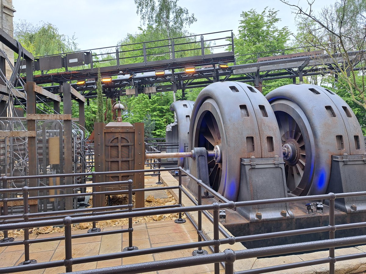 ooparc's tweet photo. #voltronnevera #europapark #nouveauté https://t.co/FFIno2nhs4