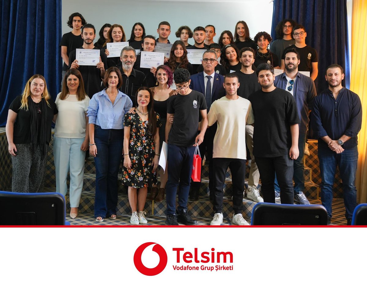 Telsim FreeZone 10. Liselerarası Müzik Yarışması'nın 'Jüri Özel Ödülü', Lefkoşa Anadolu Güzel Sanatlar Lisesi Grup Mangal'ın bateristi Mustafa Dinçerler'e takdim edildi.