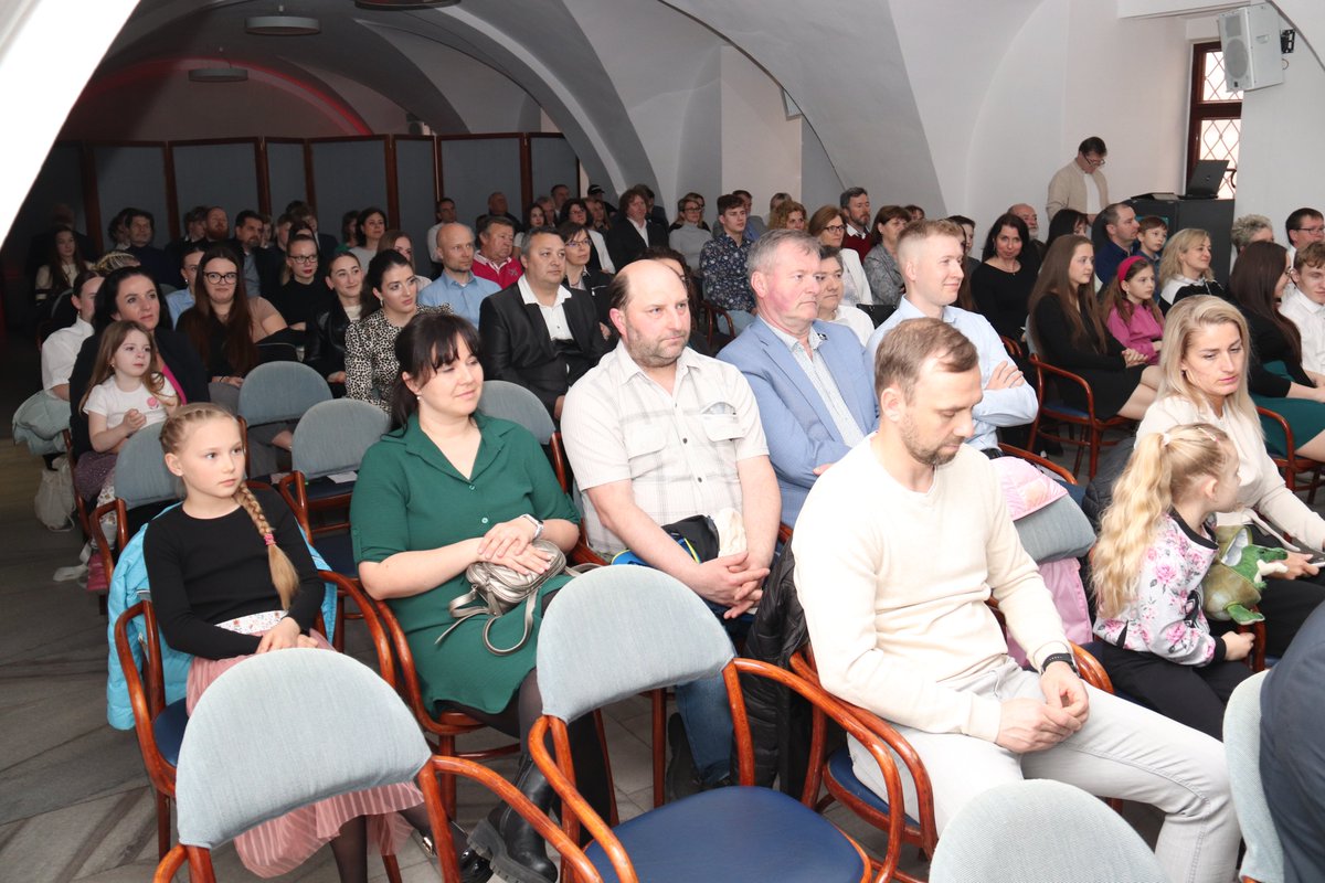 mestovsetin's tweet photo. Nejlepší sportovci města Vsetín za rok 2023 se včera sešli v Mramorovém sále Zámku Vsetín. 🤸‍♀️🚵‍♂️🥋🏓🎯🏊🎳🔫🏃‍♂️🚗👩‍🦽🏋️‍♀️💃🏒🤾‍♂️

🏆🏅 Ocenění za své výkony a výsledky převzali z rukou představitelů města a České unie sportu.

Více 👉 https://t.co/QdPqkBE0B9 https://t.co/bhAXEQaeTD