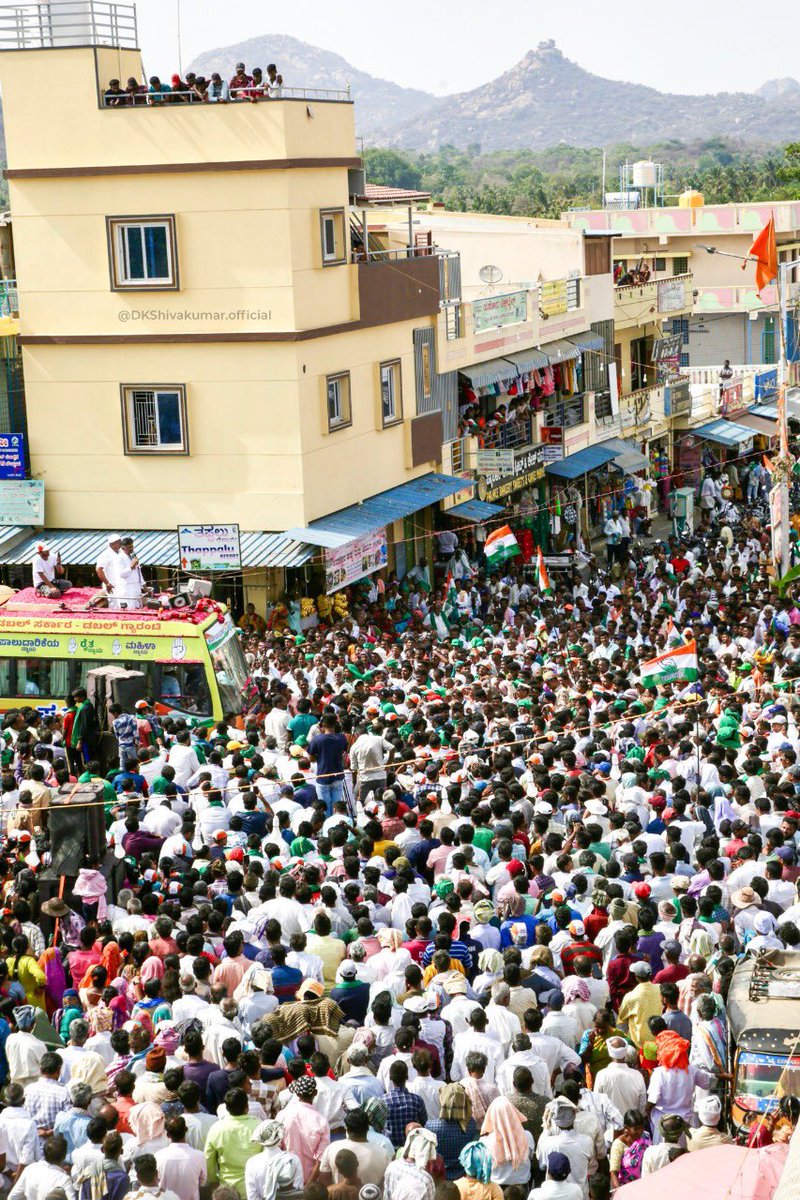 ಲೋಕಸಭಾ ಚುನಾವಣೆ ಹಿನ್ನೆಲೆಯಲ್ಲಿ ನನ್ನ ಹುಟ್ಟೂರು ಕನಕಪುರದ ದೊಡ್ಡಾಲಹಳ್ಳಿಯಲ್ಲಿ ಇಂದು ಶ್ರೀ @DKSureshINC ‌ ಅವರ ಪರ ಮತಯಾಚಿಸಿದೆ. ವಿಧಾನಸಭಾ ಚುನಾವಣೆಯಲ್ಲಿ ನನಗೆ ಅತಿ ಹೆಚ್ಚು ಮತ ನೀಡಿ ಗೆಲ್ಲಿಸಿದಂತೆಯೇ ನಿಮ್ಮ ಮನೆಮಗನಾದ ಡಿಕೆ ಸುರೇಶ್‌ ಅವರಿಗೆ ನನಗಿಂತ ಹೆಚ್ಚು ಮತ ನೀಡುವ ಮೂಲಕ ಮತ್ತೊಮ್ಮೆ ನಿಮ್ಮ ಸೇವೆ ಮಾಡುವ ಅವಕಾಶ ಮಾಡಿಕೊಡಿ…