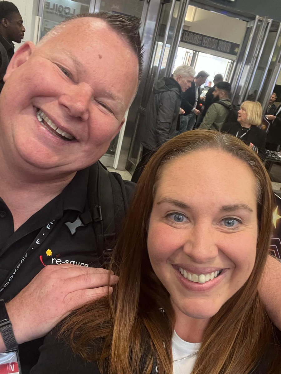 re_sauce_'s tweet image. Up at the Retail Tech Show today and bumped into the lovely Eleanor East from @Philips, who used to work with me at Peerless! Small world!
#avtweeps #avislife #retailtechshow