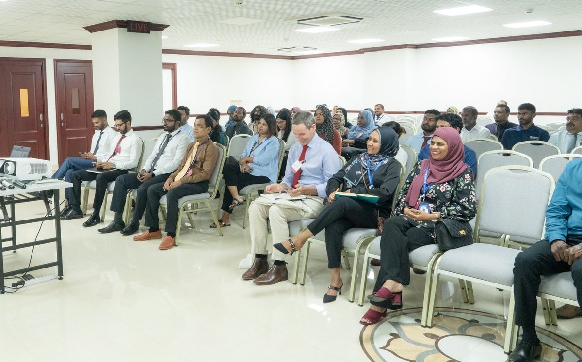 mvpeoplesmajlis's tweet photo. ރައްޔިތުންގެ މަޖިލީހުން ތަޢާރަފް ކުރުމަށް މަސައްކަތް ކުރަމުންދާ އީ-ޕެޓިޝަންގެ ނިޒާމުގެ ސިޔާސަތު ކަރުދާހަށް ޚިޔާލު ހޯދުމަށް ބޭއްވި ބައްދަލުވުން https://t.co/tF0e3YdIXj