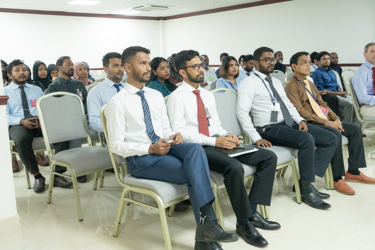 mvpeoplesmajlis's tweet photo. ރައްޔިތުންގެ މަޖިލީހުން ތަޢާރަފް ކުރުމަށް މަސައްކަތް ކުރަމުންދާ އީ-ޕެޓިޝަންގެ ނިޒާމުގެ ސިޔާސަތު ކަރުދާހަށް ޚިޔާލު ހޯދުމަށް ބޭއްވި ބައްދަލުވުން https://t.co/tF0e3YdIXj