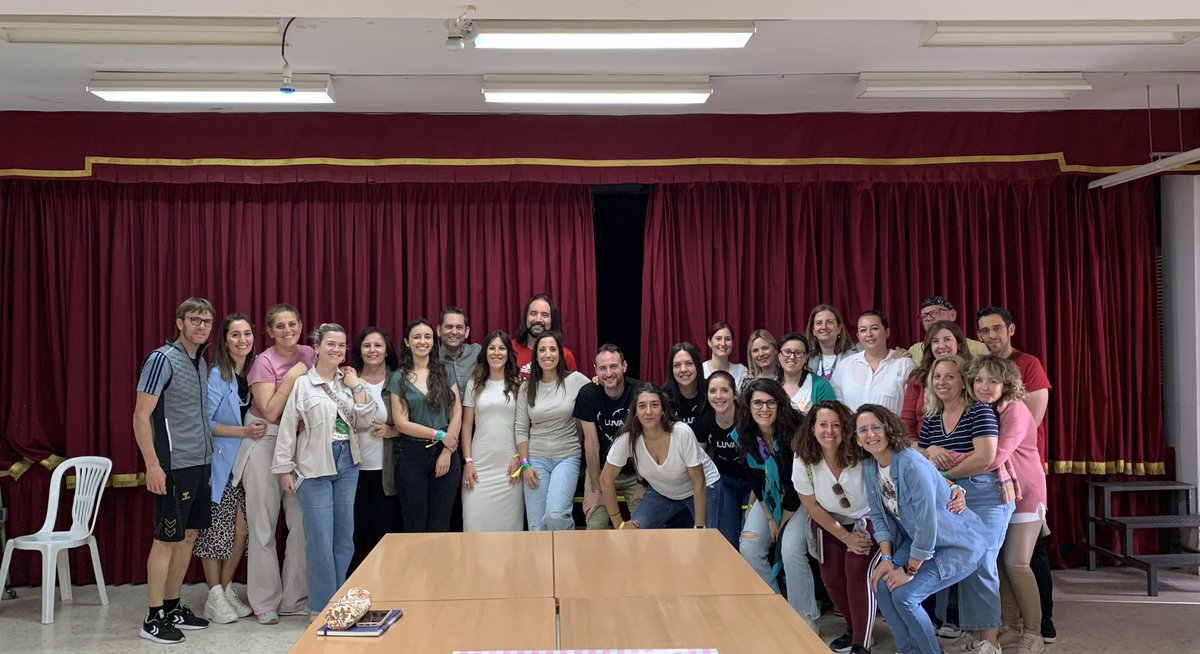 lolondeco's tweet photo. La magia de compartir entre docentes. Tarde de lujo entre centros comunidad de aprendizaje.  Gracias al Ceip Luis Valladares por la visita y la energía y al @ceplebrija por su apoyo y estímulo. https://t.co/F5MBkg0sDw