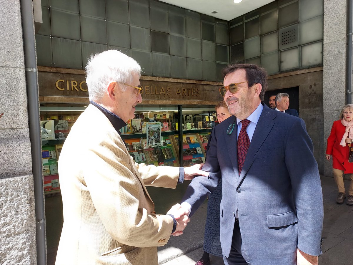 El presidente del Consejo General del @PoderJudicialEs, Vicente Guilarte, se suma a #YoLeoElQuijote. Le ha recibido nuestro presidente, Juan Miguel Hernández León. ¡Bienvenido! 🔴 Streaming: acortar.link/oHUJg1