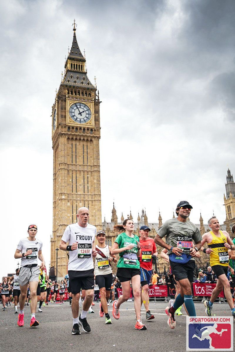 Ran my second world major marathon @LondonMarathon.
Weather was extremely cold and windy but felt the warmth of encouragement through the people of London  as their cheered and supported all the runners ! 

My official chip time is 3:54:57 ! 
Got my left knee injured at 24th km