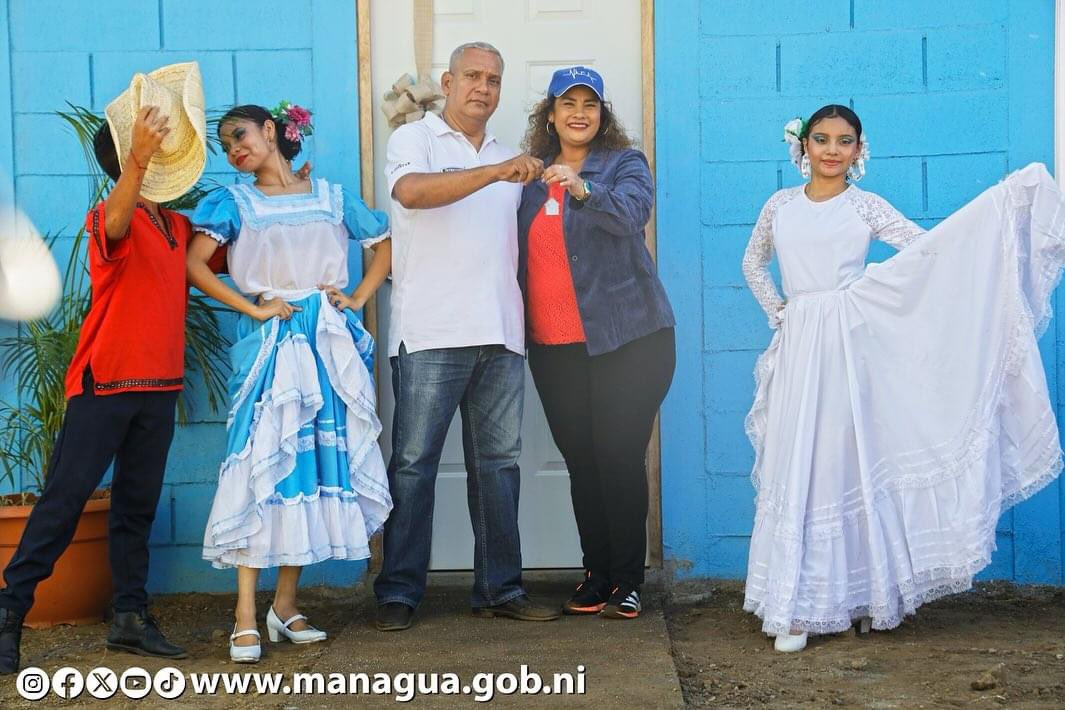 Gobierno de #Nicaragua a través de la Alcaldía de Managua entregó este martes 100 nuevas viviendas a igual número de familias en la Urbanización Caminos del Río, que forma parte del emblemático Programa Bismarck Martínez @VivaNicaragua13 @el19digital @Canal2Nicaragua @nuevaya