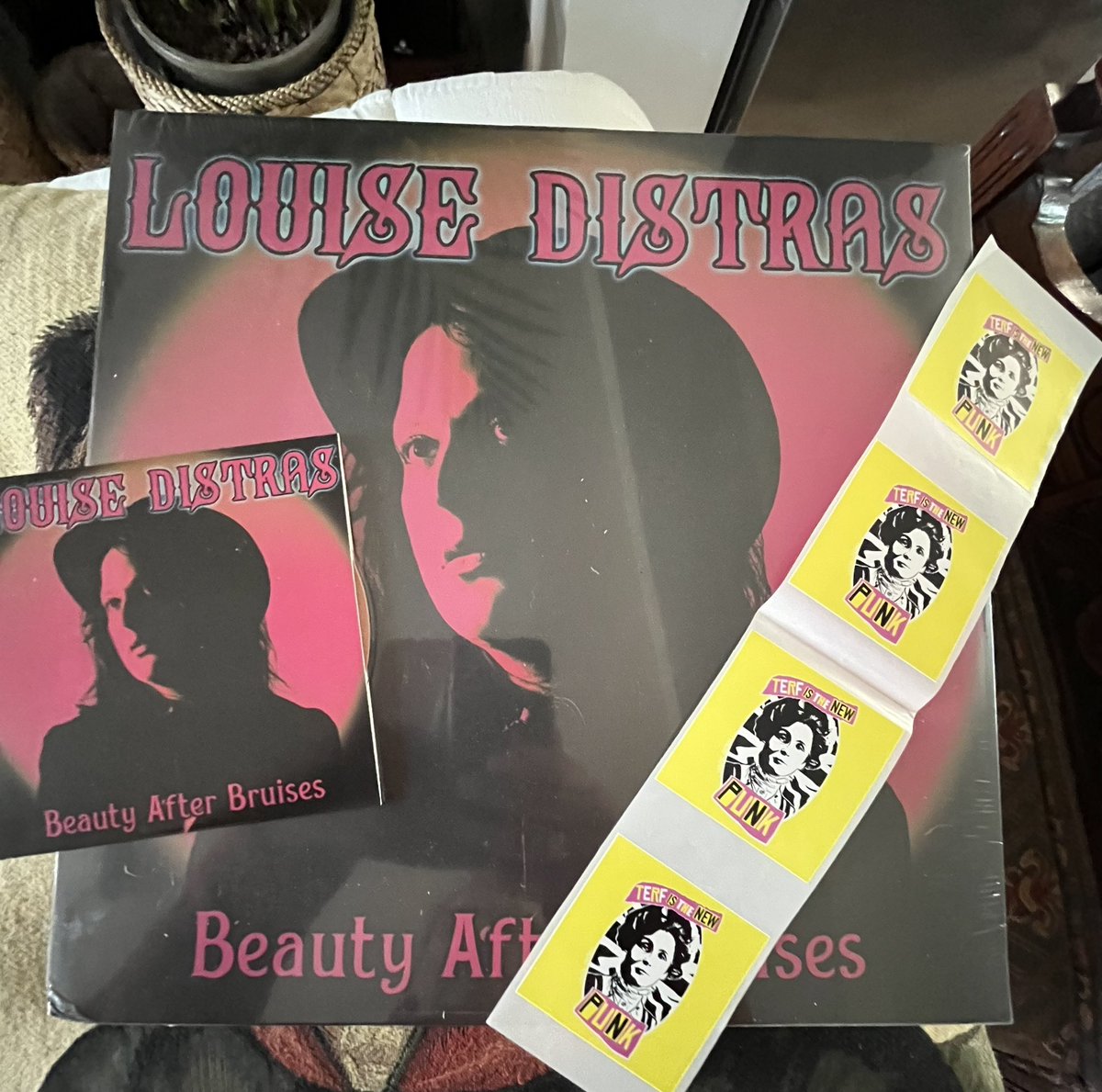 Eeek! It’s going to be one of those punky days…thank you @LouiseDistras …in the mosh pit already 🤟😘😘😘