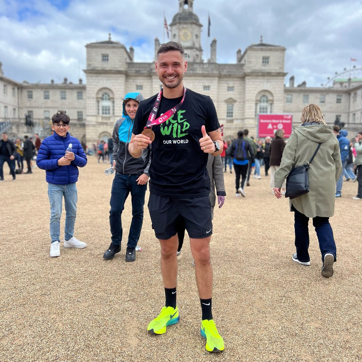 👏 Congrats Chris! 👏 🏃‍♂️Taking on the @LondonMarathon in aid of Durrell, he completed the race in 3:46:20! 💚Thank you to Chris for running to support us and to everyone who has donated to help save species from extinction 👇Help Chris reach his target! 2024tcslondonmarathon.enthuse.com/pf/chris-marti…