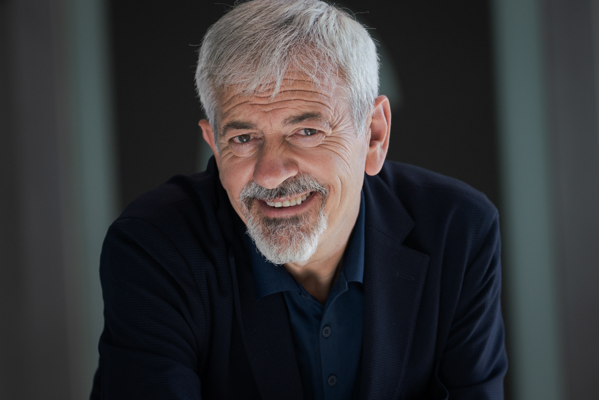 Guillermodgc's tweet photo. 📸 @Guillermodgc durante la entrevista a @carlos_sobera  para @elespanolcom 
#entrevista #fotografia #retrato #tv #españa 
https://t.co/PHhg3Z2bcX https://t.co/rWJm39YzuU