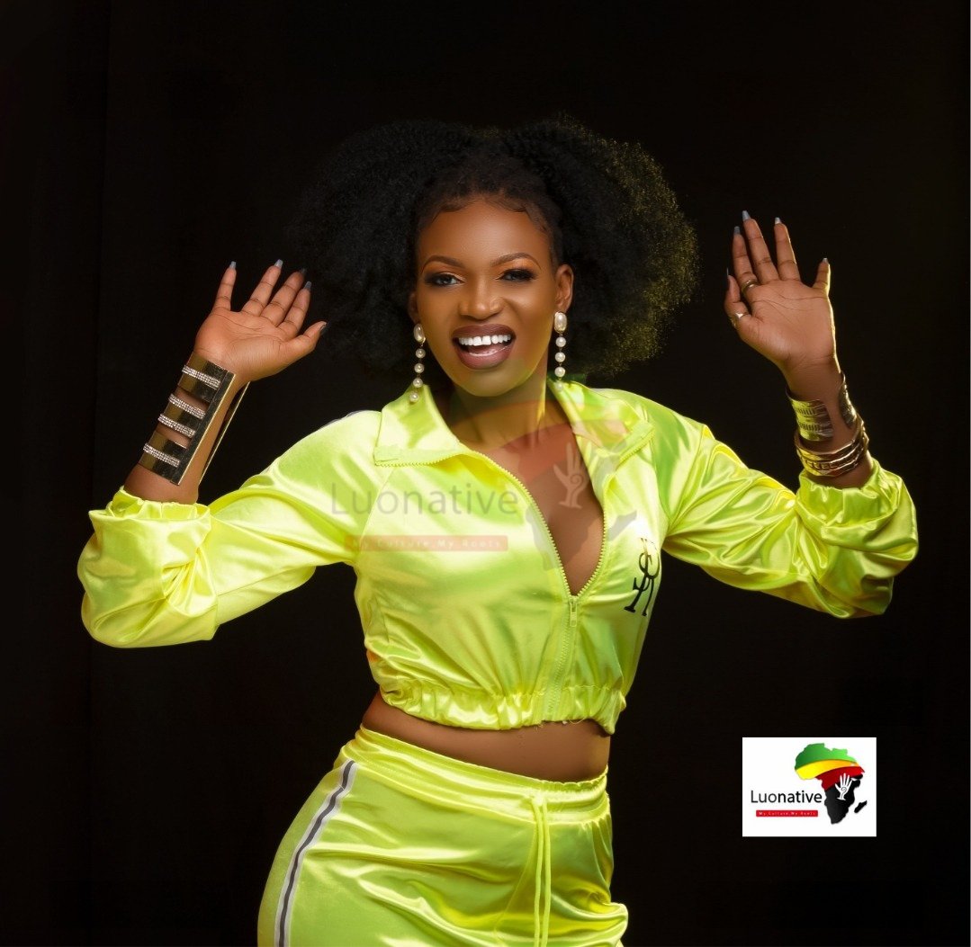LuoNativesUg's tweet photo. Queen Akira, Lango's trailblazing female artist, is a beacon of hope for young girls in the region, inspiring them to break barriers and soar in the world of art, as she mentors and shares her knowledge, proving that girls can rule the art scene. https://t.co/Q1YtL5tZkl